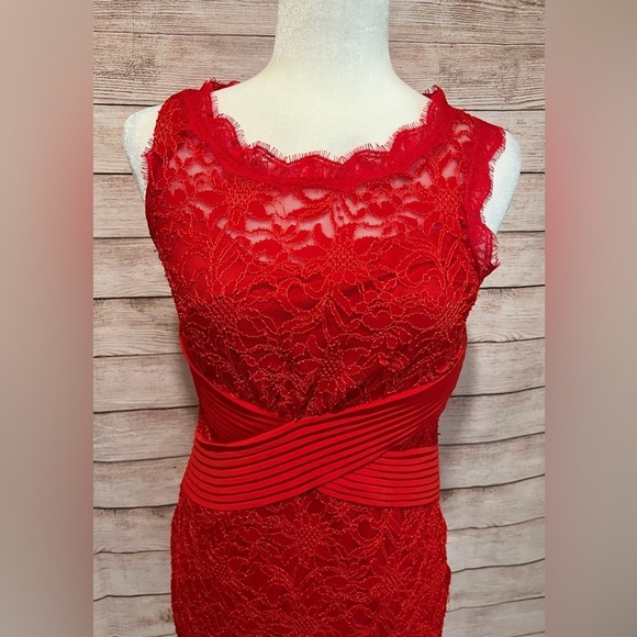 NEW- Candalite Red Lace Sheath Dress Size Medium - Picture 2 of 5